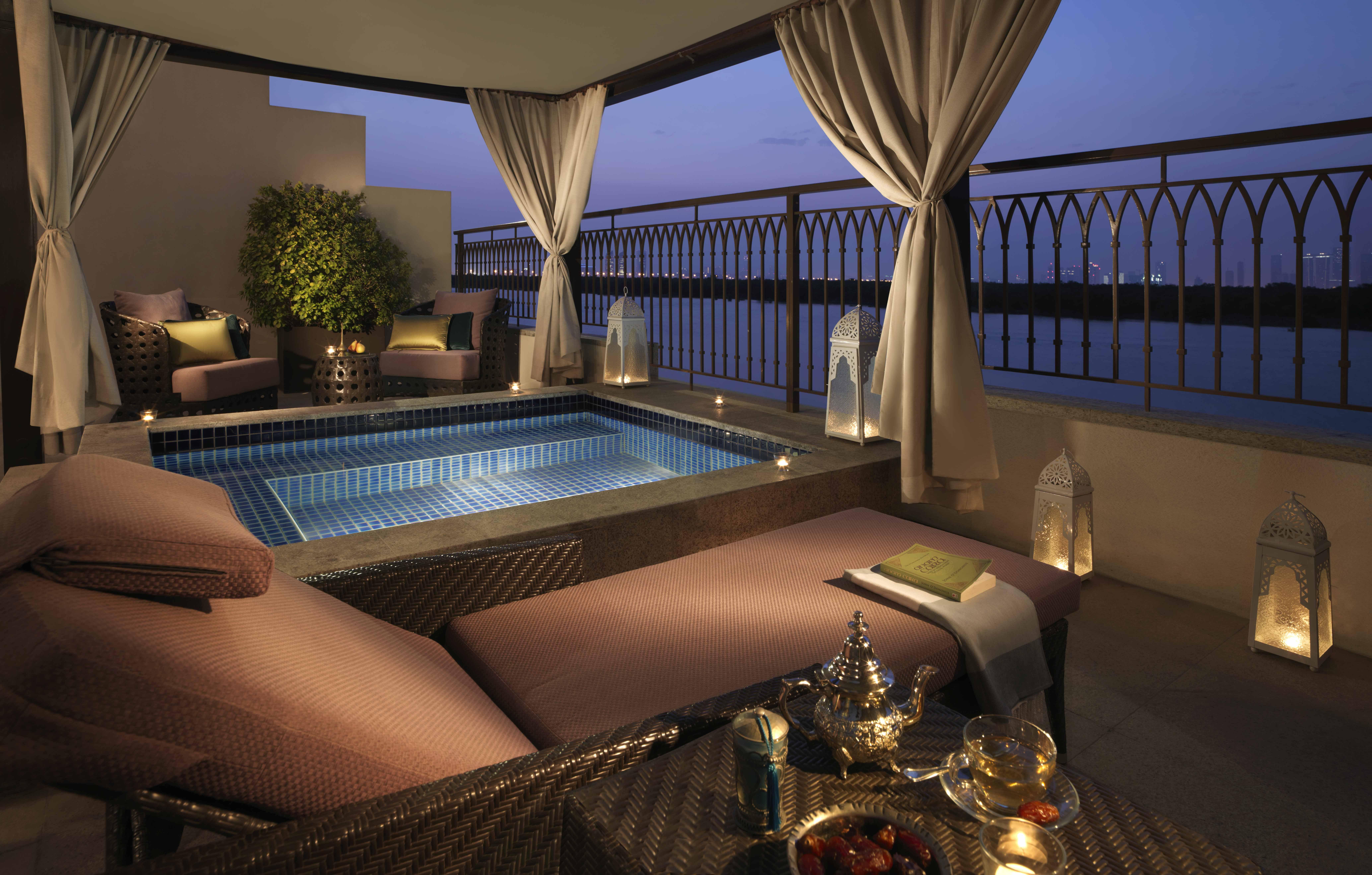 Очень красивые отели. Anantara Eastern Mangroves Abu Dhabi. Бассейны в Абу Даби. Люкс комната Абу Даби.