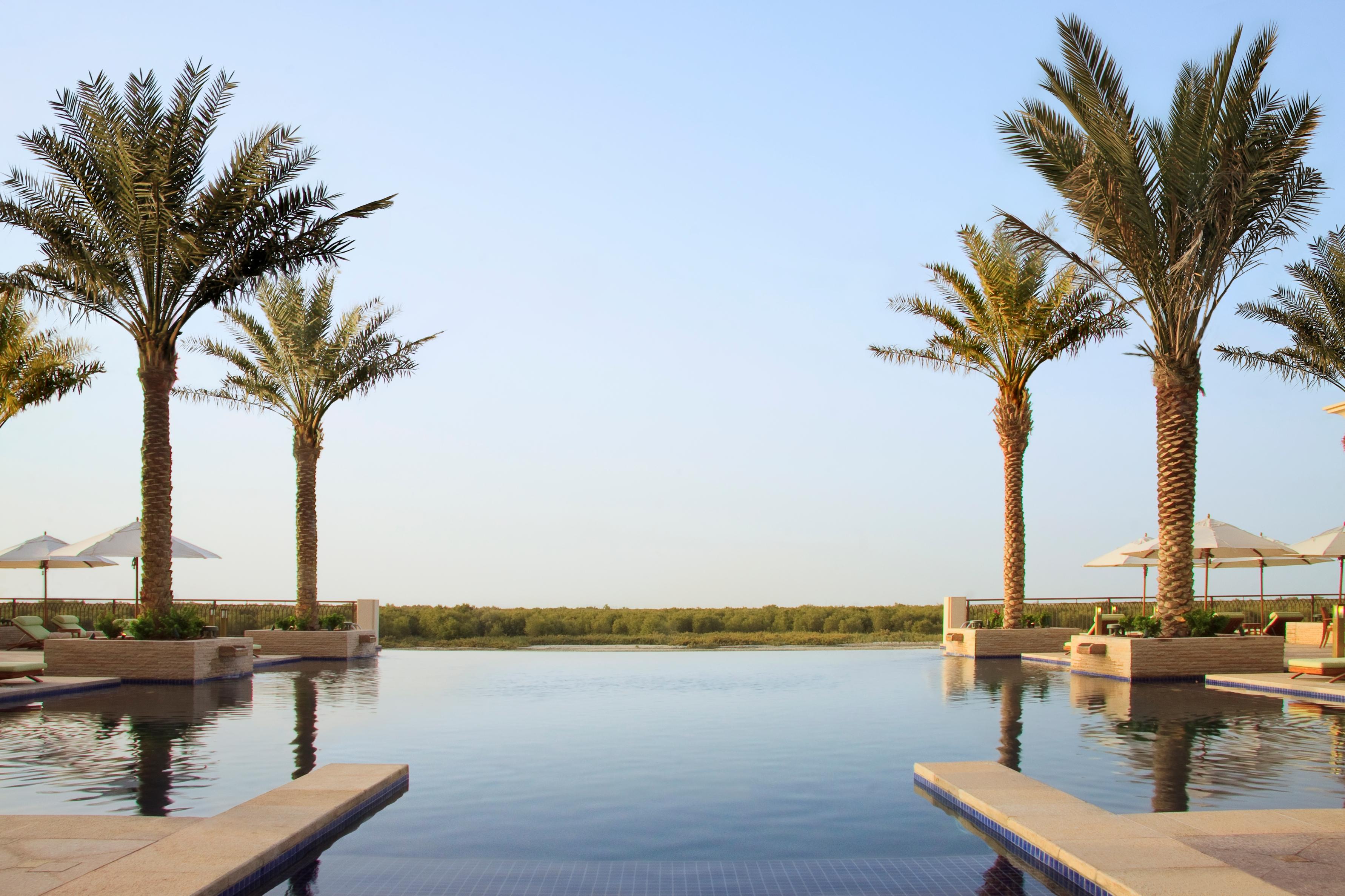 Anantara ras al khaimah resort mina. Anantara Абу-Даби. Anantara Eastern Mangroves Abu Dhabi. Eastern Mangroves Hotel & Spa by Anantara 5*. Восточный парк мангровые растения Абу Даби.